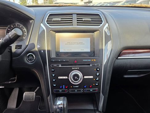 Used 2017 Ford Explorer Platinum image 21