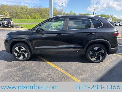 New 2026 Volkswagen Taos SE AWD/4WD image 4