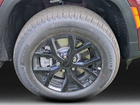 New 2025 Jeep Grand Cherokee L Laredo AWD/4WD image 9