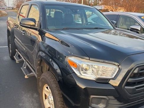 Used 2018 Toyota Tacoma SR image 2
