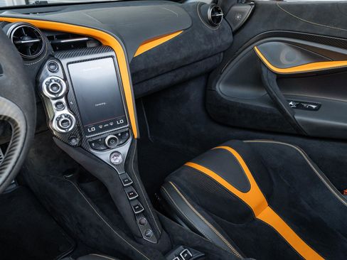 Used 2022 McLaren 720S Performance RWD image 18