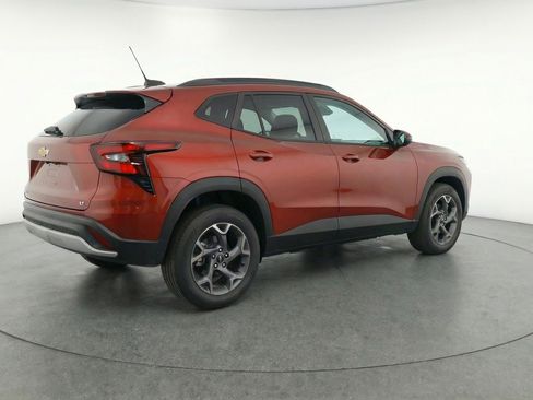 Used 2025 Chevrolet Trax LT image 9