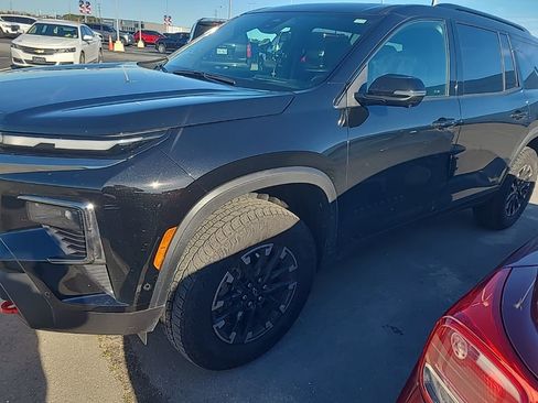 Used 2024 Chevrolet Traverse Z71 w/ Enhanced Driving Package image 2