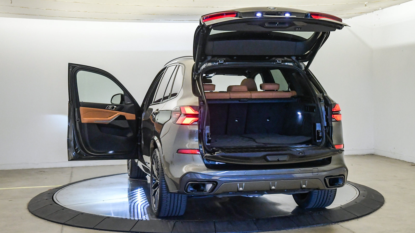Certified 2024 BMW X5 xDrive40i w/ M Sport Package AWD/4WD image 26