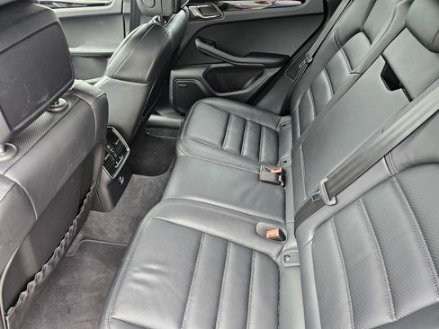Used 2026 Porsche Macan image 28
