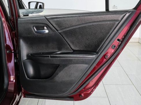 Used 2015 Honda Accord Sport image 40
