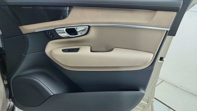 New 2026 Volvo XC90 T8 Plus w/ Protection Package Premier AWD/4WD image 40