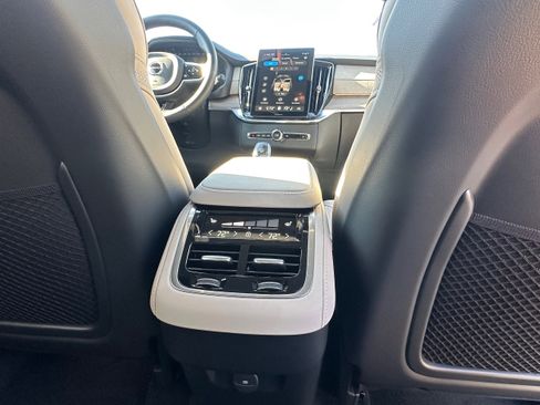 Used 2026 Volvo XC90 B6 Plus w/ Protection Package Premier AWD/4WD image 12