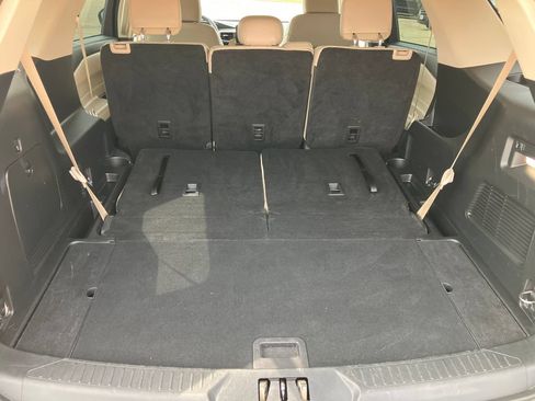 Used 2023 Ford Explorer XLT w/ Equipment Group 202A AWD/4WD image 21