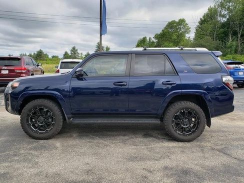 Used 2017 Toyota 4Runner SR5 AWD/4WD image 4