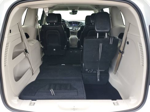 Used 2023 Chrysler Pacifica Touring-L FWD image 27