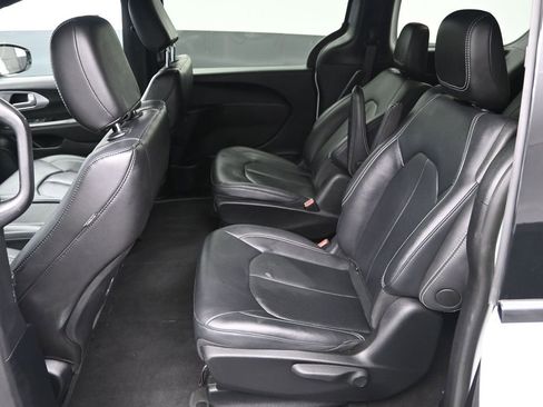 Used 2024 Chrysler Pacifica Limited FWD image 28