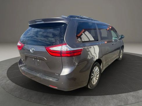 Used 2017 Toyota Sienna XLE w/ XLE Navigation Package image 5