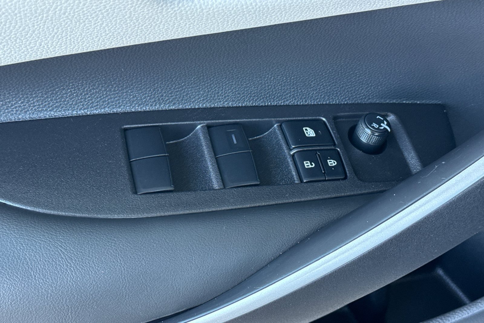 Certified 2025 Toyota Corolla SE FWD image 17