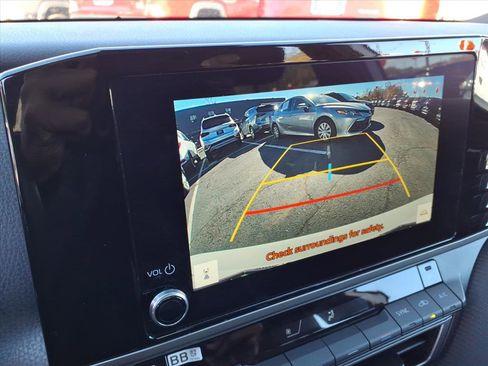 Certified 2025 Toyota Camry SE image 21