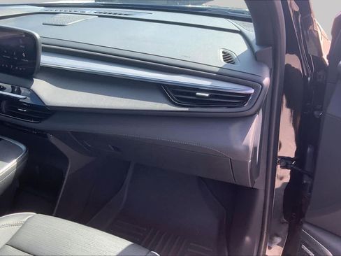 Used 2025 Buick Enclave Sport Touring w/ Power Package FWD image 18