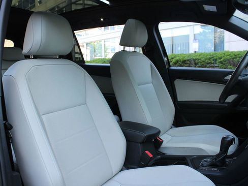 Used 2021 Volkswagen Tiguan SE FWD image 28