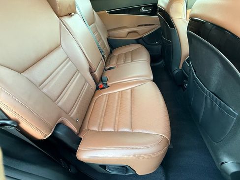 Used 2019 Kia Sorento SX image 13