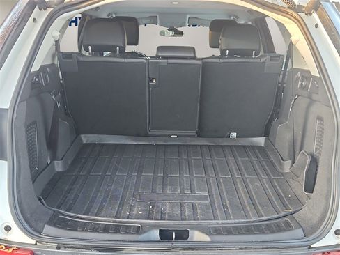 Used 2019 Land Rover Discovery Sport SE image 25
