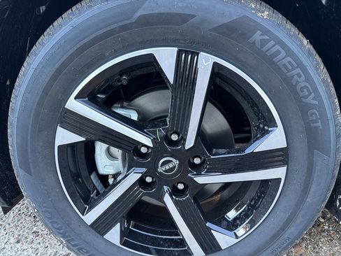 New 2025 Nissan Sentra SV image 10