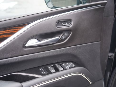 Used 2022 Cadillac Escalade Luxury image 17