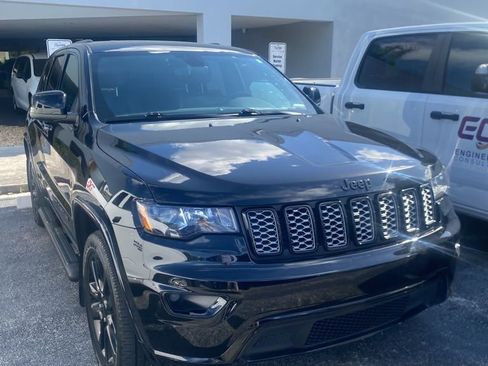 Used 2020 Jeep Grand Cherokee Altitude AWD/4WD image 2