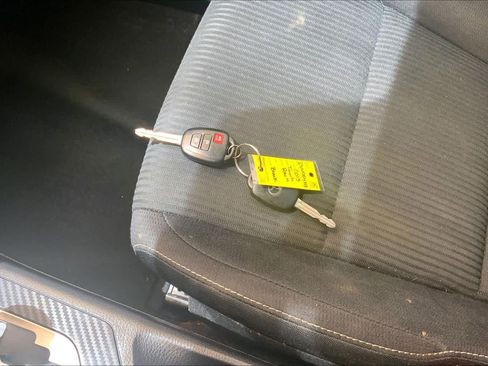 Used 2013 Toyota RAV4 XLE FWD image 14