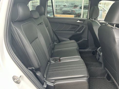 Certified 2024 Volkswagen Tiguan SE R-Line image 25