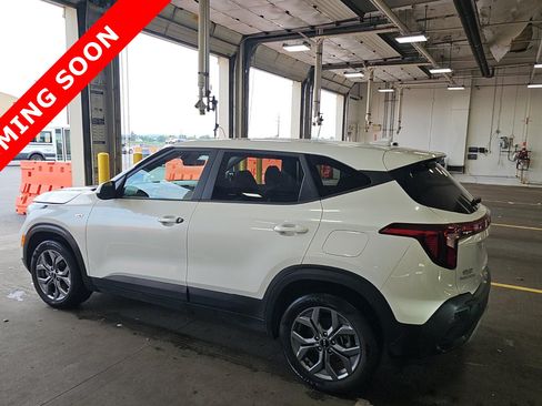 Used 2024 Kia Seltos LX AWD/4WD image 5