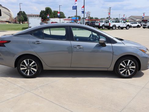 Used 2025 Nissan Versa SV FWD image 4