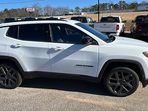 New 2026 Jeep Compass Latitude image 7