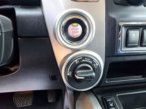 Used 2018 Nissan Titan SL image 24