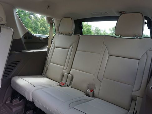 Used 2021 GMC Yukon Denali w/ Denali Premium Package RWD image 18