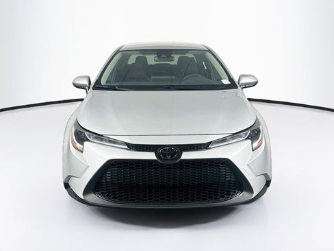 Used 2022 Toyota Corolla LE FWD image 2