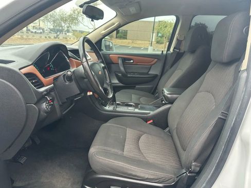 Used 2017 Chevrolet Traverse LT w/ Traveler's Package image 7
