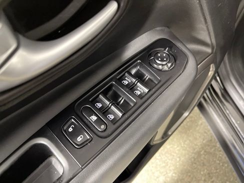 Used 2023 Jeep Renegade Latitude AWD/4WD image 19