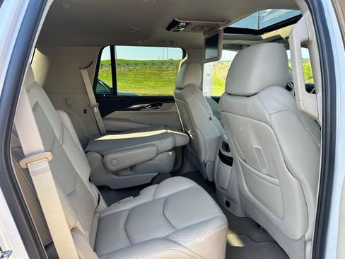 Used 2020 Cadillac Escalade Luxury AWD/4WD image 10
