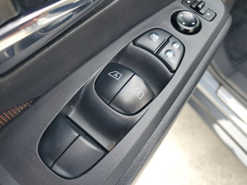 Used 2022 Nissan Kicks SR image 19