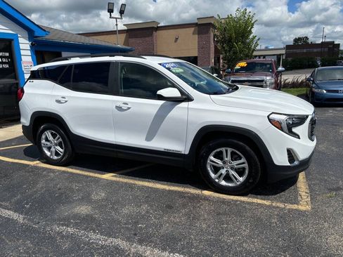 Used 2021 GMC Terrain SLE w/ Driver Convenience Package FWD image 3