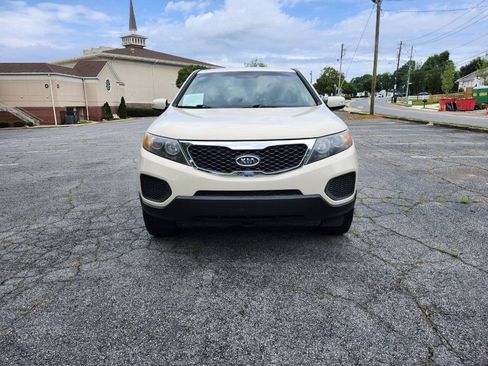 Used 2011 Kia Sorento 2WD image 2