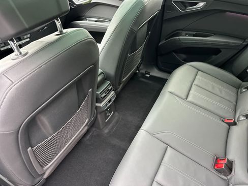 Used 2023 Audi Q4 e-tron Premium Plus w/ Premium Plus image 4