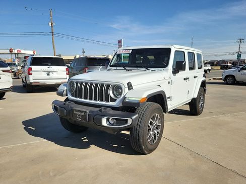 Used 2025 Jeep Wrangler Unlimited Sahara image 3