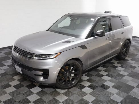 Used 2025 Land Rover Range Rover Sport SE image 2