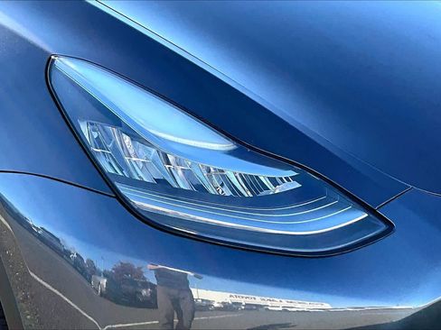 Used 2021 Tesla Model Y Long Range image 27