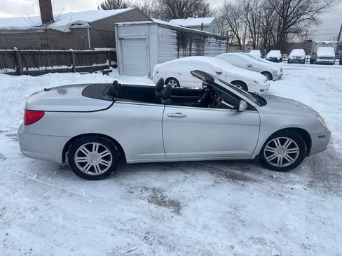 Used 2009 Chrysler Sebring Limited image 19