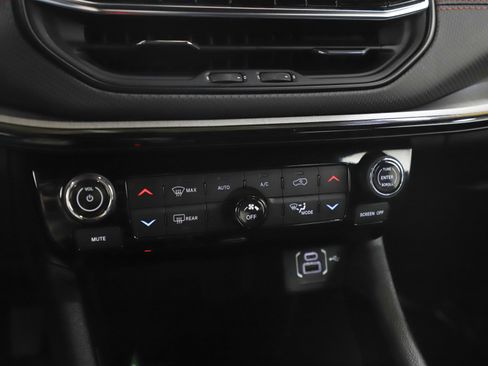 Used 2025 Jeep Compass Trailhawk AWD/4WD image 23