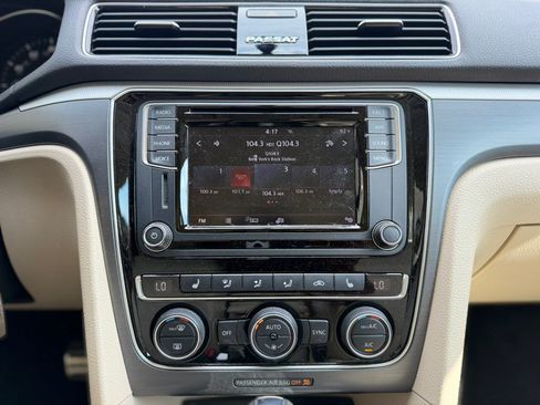 Used 2018 Volkswagen Passat 2.0T R-Line FWD image 20