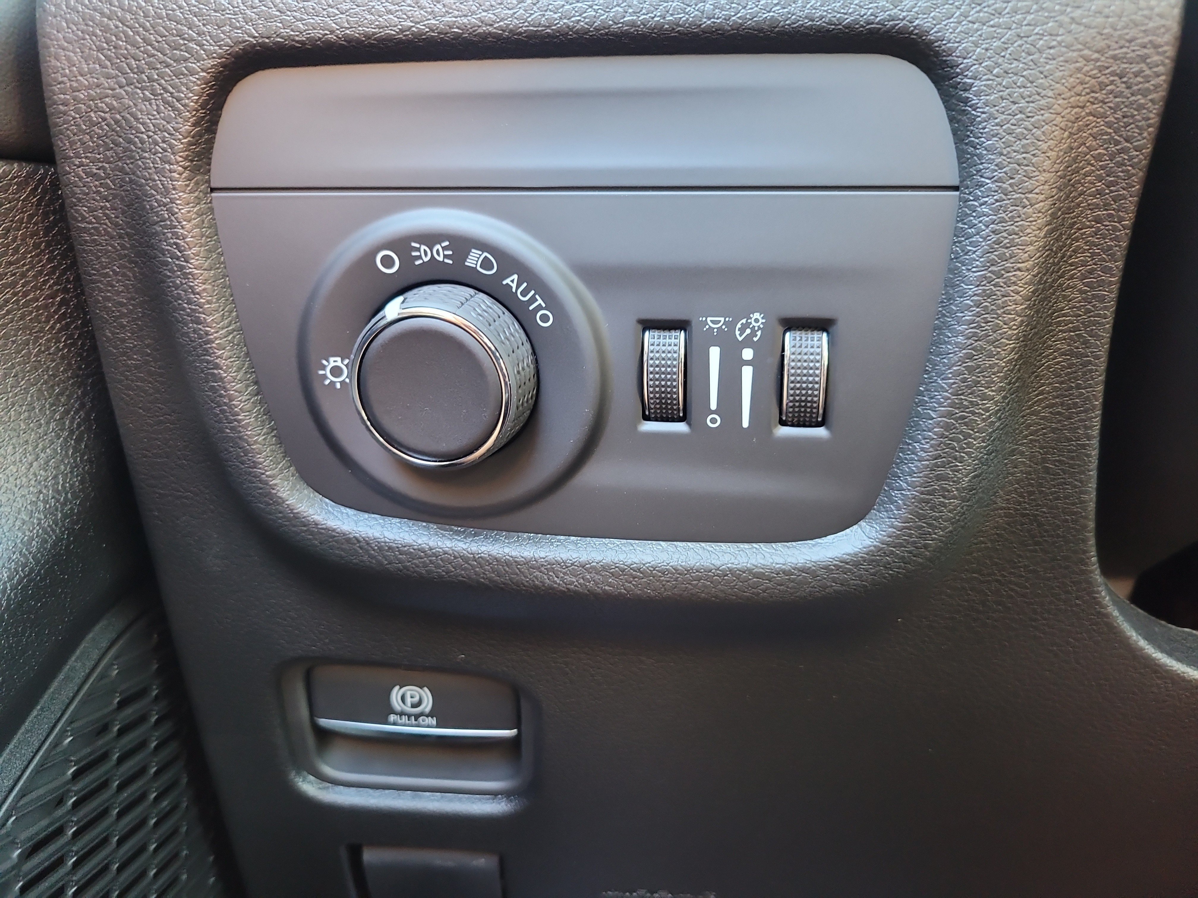 New 2027 Jeep Grand Cherokee Altitude RWD image 22