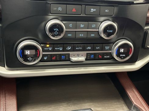 Used 2024 Ford Expedition Limited image 24