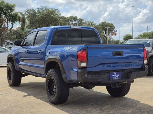 Used 2018 Toyota Tacoma TRD Off-Road AWD/4WD image 7